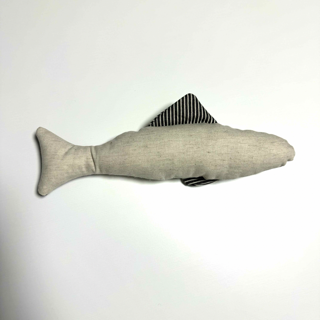 ● ハンドメイド 手作り けりぐるみ さかな 魚 ネコのおもちゃ ぬいぐるみ ● その他のペット用品(猫)の商品写真