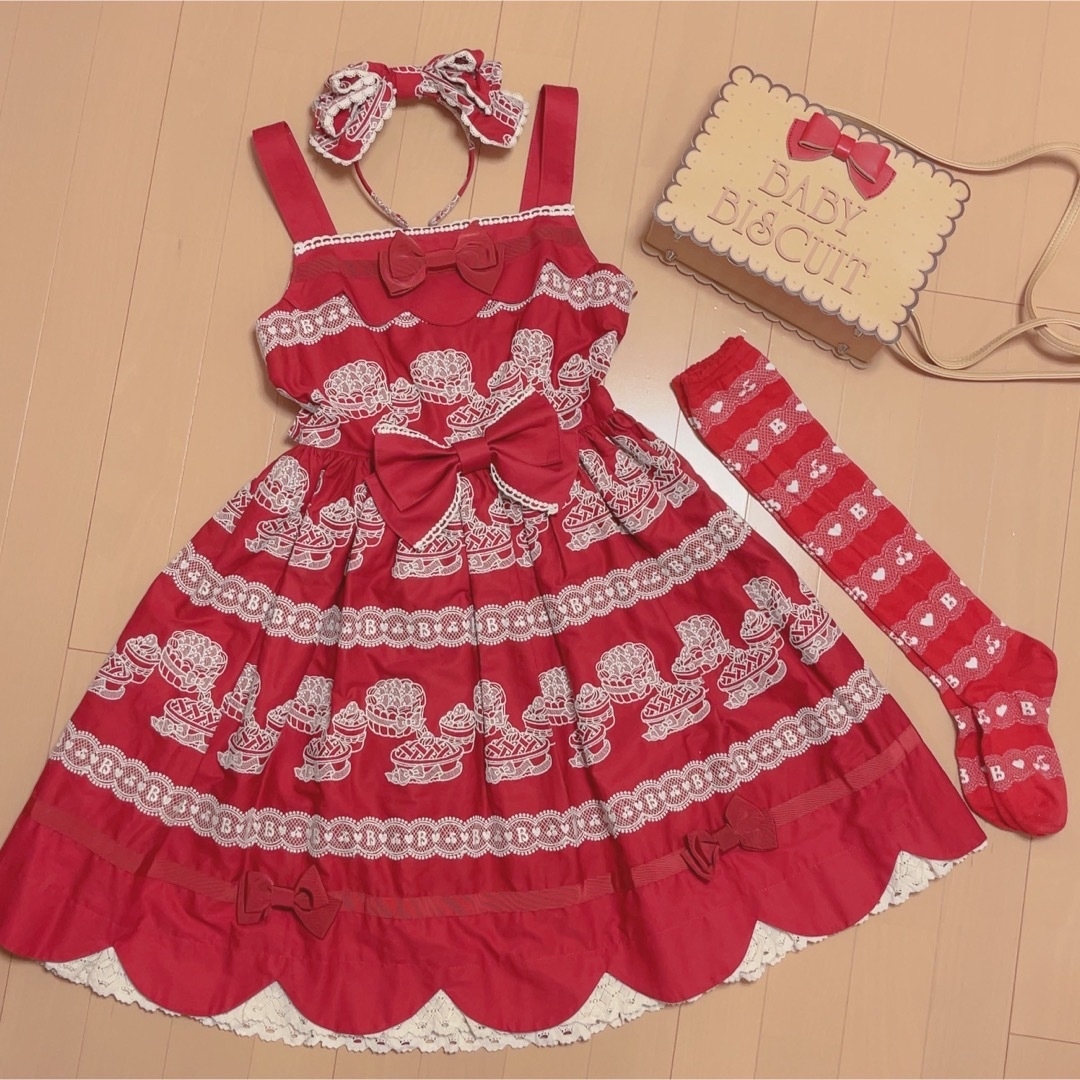 BABY,THE STARS SHINE BRIGHT(ベイビーザスターズシャインブライト)のVery Berry Sweet Pie EmbroideryスカラップJSK レディースのワンピース(ひざ丈ワンピース)の商品写真