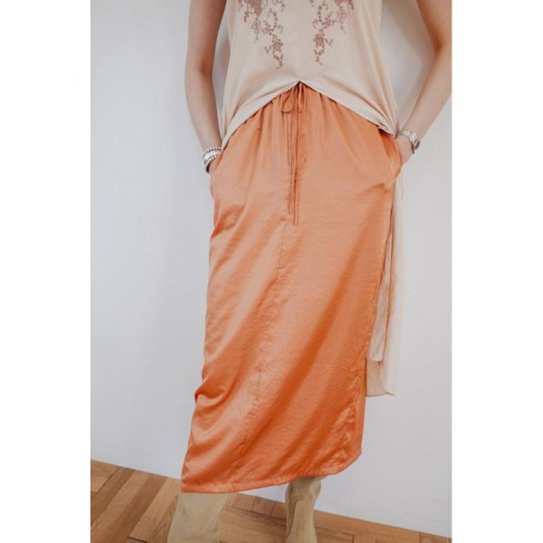 CLANE(クラネ)の【新品】CLANEクラネ /FRONT GATHER RELAX SKIRT レディースのスカート(ロングスカート)の商品写真