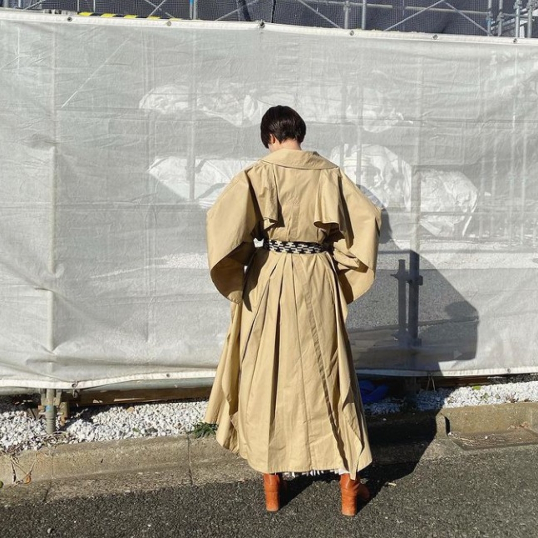 CLANE(クラネ)の※新品※CLANE/ BACK FRILL SLEEVE TRENCH COAT レディースのジャケット/アウター(トレンチコート)の商品写真