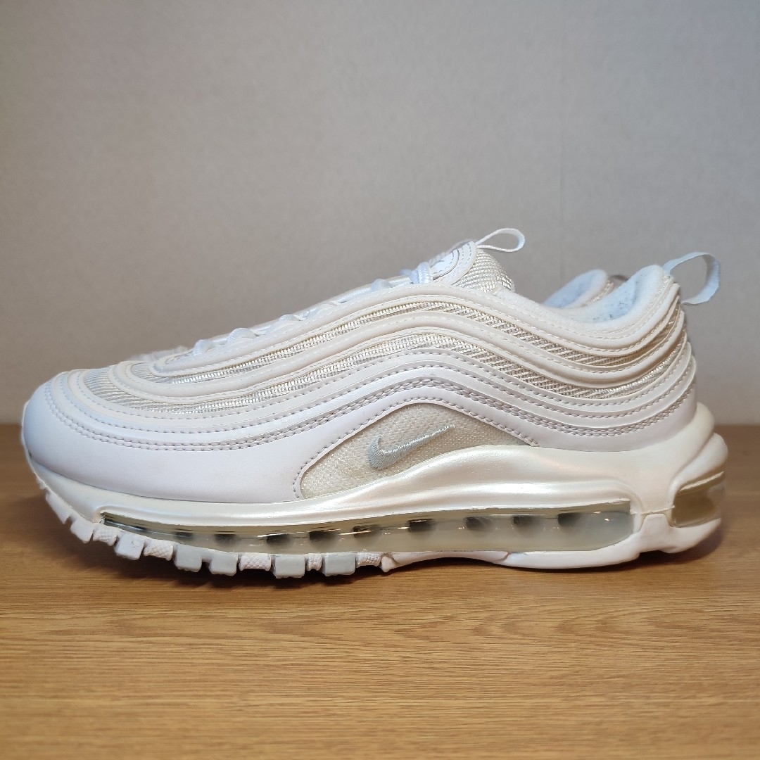 NIKE(ナイキ)の美品 大人気 NIKE AIR MAX 97 ALL WHITE 23.5 レディースの靴/シューズ(スニーカー)の商品写真