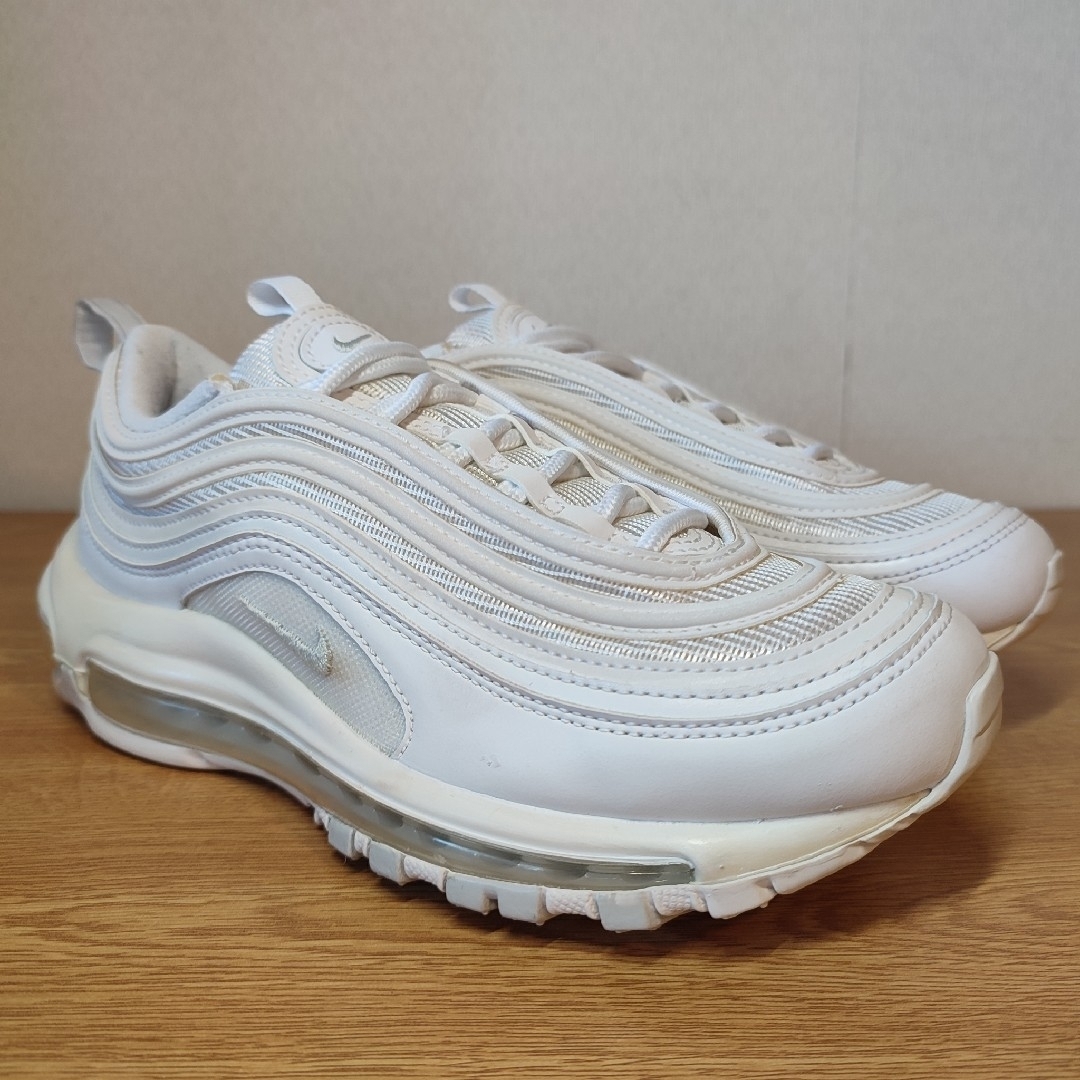 NIKE(ナイキ)の美品 大人気 NIKE AIR MAX 97 ALL WHITE 23.5 レディースの靴/シューズ(スニーカー)の商品写真