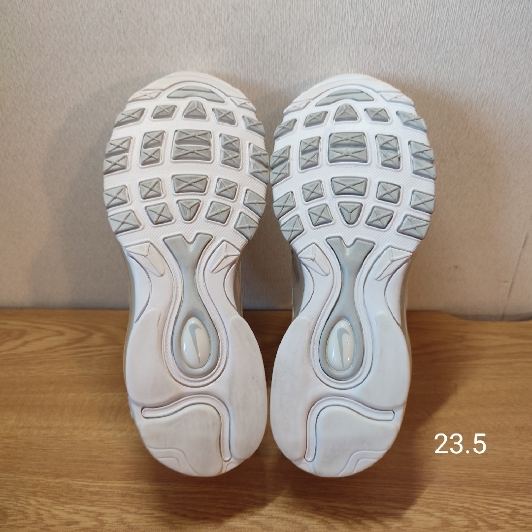 NIKE(ナイキ)の美品 大人気 NIKE AIR MAX 97 ALL WHITE 23.5 レディースの靴/シューズ(スニーカー)の商品写真