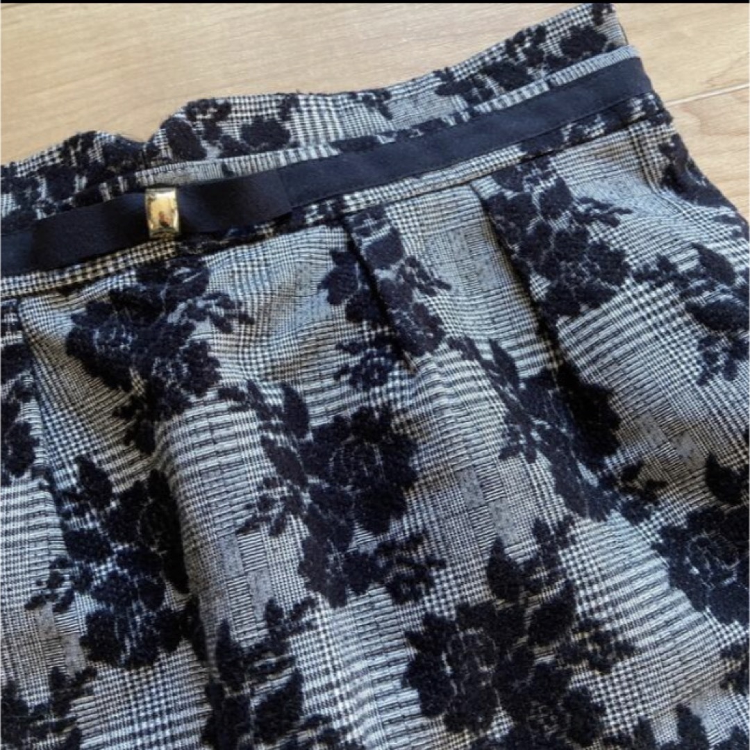 MISCH MASCH(ミッシュマッシュ)のミッシュマッシュ スカート 花柄 レディースのスカート(ひざ丈スカート)の商品写真