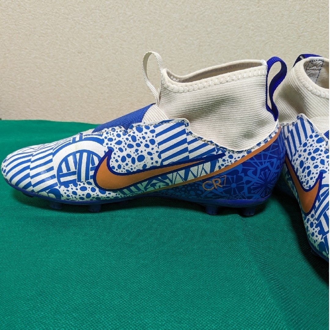 NIKE(ナイキ)のナイキ ジュニア ズーム スーパーフライ 9 ACAD CR7 HG DQ53… スポーツ/アウトドアのサッカー/フットサル(シューズ)の商品写真