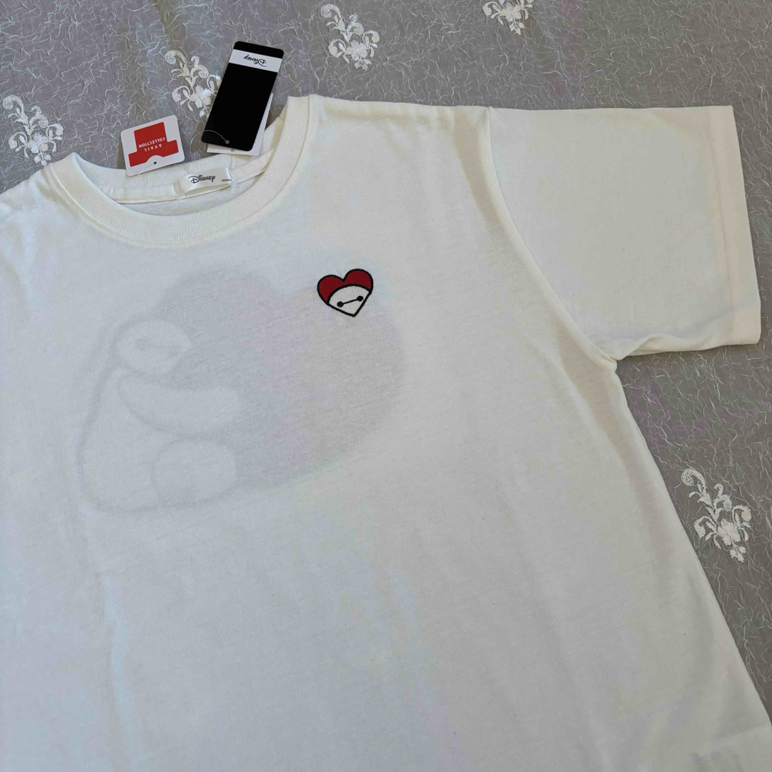 Disney(ディズニー)の【即完売】Baymax( ꕹ )シリーズ♡ハグしている姿が愛らしい！Tシャツ♡ レディースのトップス(Tシャツ(半袖/袖なし))の商品写真