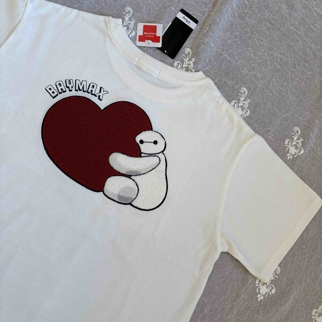 Disney(ディズニー)の【即完売】Baymax( ꕹ )シリーズ♡ハグしている姿が愛らしい！Tシャツ♡ レディースのトップス(Tシャツ(半袖/袖なし))の商品写真