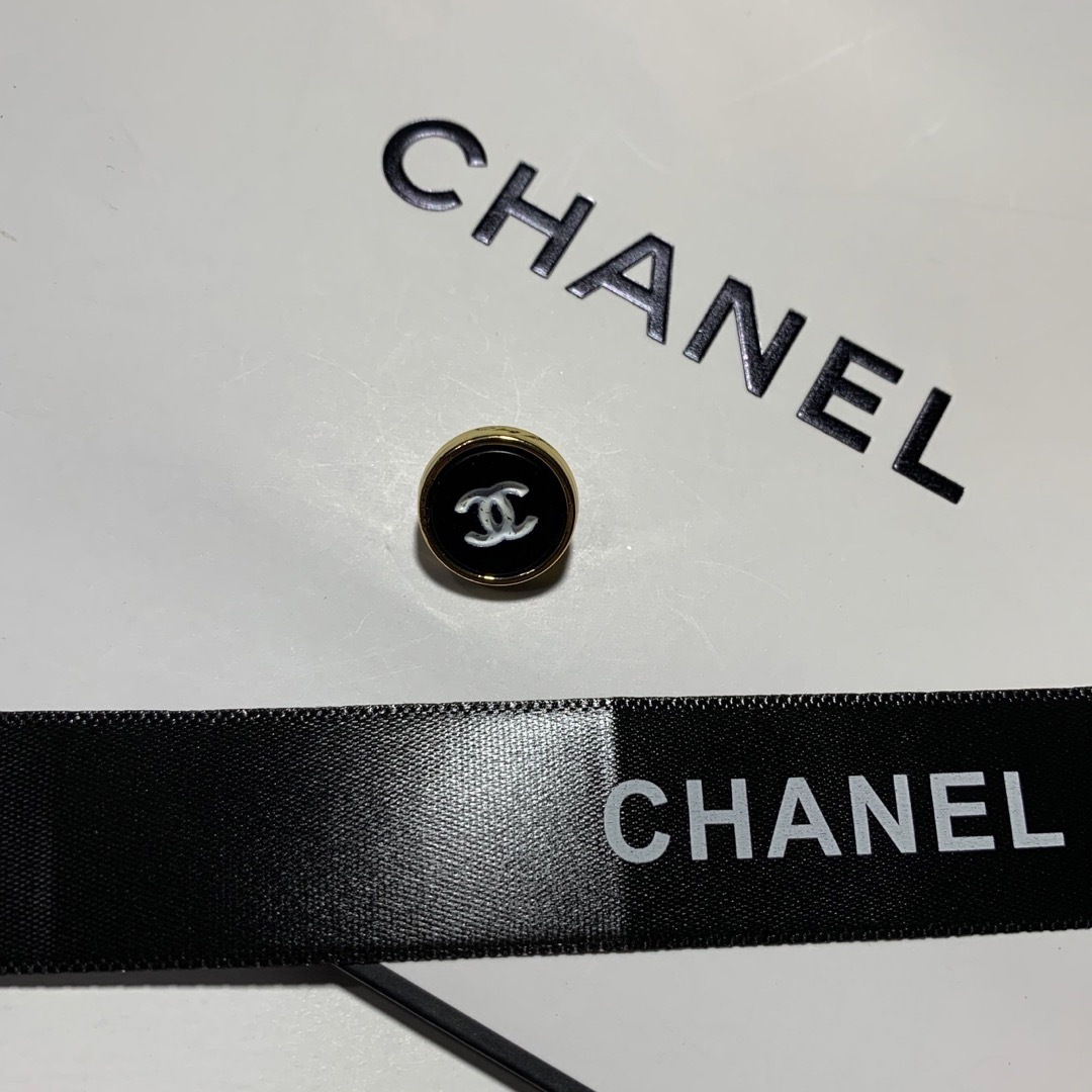 CHANEL(シャネル)のシャネル　ボタン ハンドメイドの素材/材料(各種パーツ)の商品写真