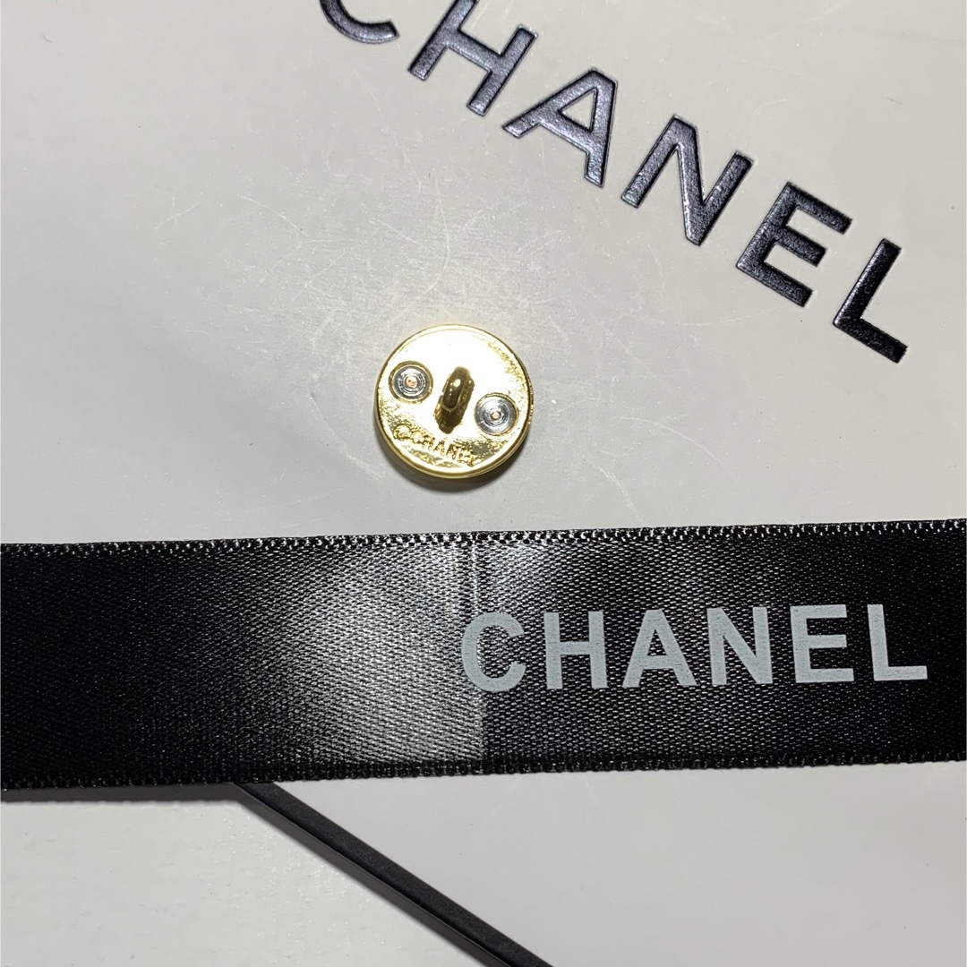 CHANEL(シャネル)のシャネル　ボタン ハンドメイドの素材/材料(各種パーツ)の商品写真