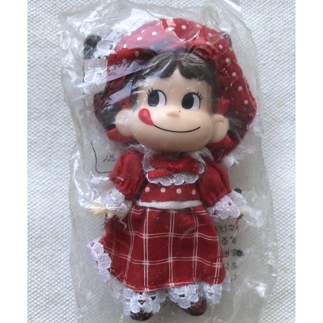 ペコちゃん人形　ストラップ　不二家　昭和 エンタメ/ホビーのフィギュア(SF/ファンタジー/ホラー)の商品写真