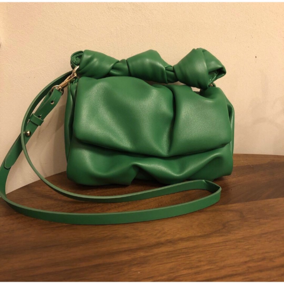 ZARA(ザラ)のZARAミニショルダーバッグ　グリーン レディースのバッグ(ショルダーバッグ)の商品写真