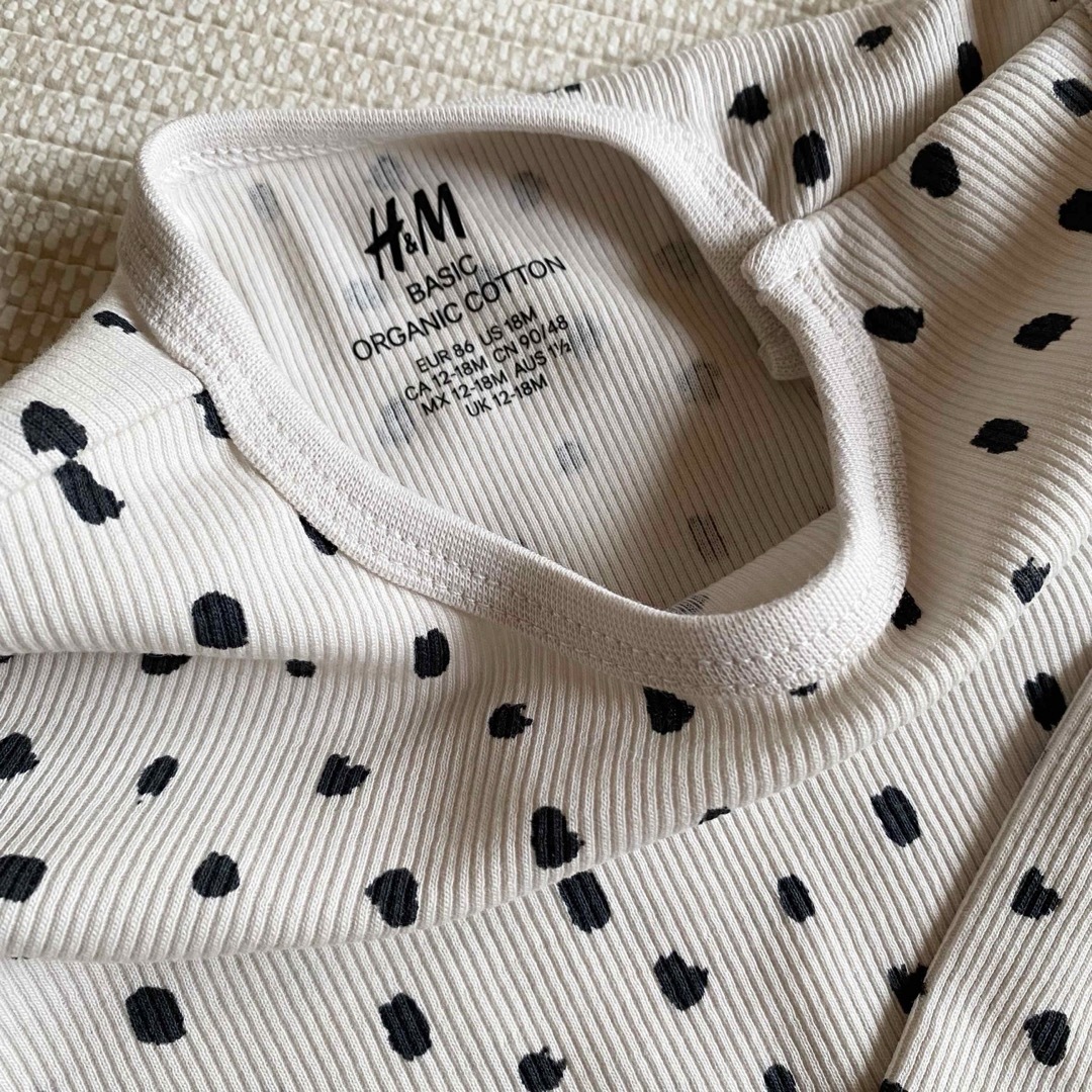 H&M(エイチアンドエム)のH&M コットンリブ2アイテムセット キッズ/ベビー/マタニティのベビー服(~85cm)(肌着/下着)の商品写真