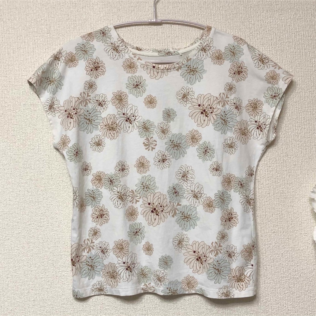 UNIQLO(ユニクロ)のユニクロ　ポールアンドジョー　コラボ　花柄　Tシャツ　S 白　used メンズのトップス(Tシャツ/カットソー(半袖/袖なし))の商品写真