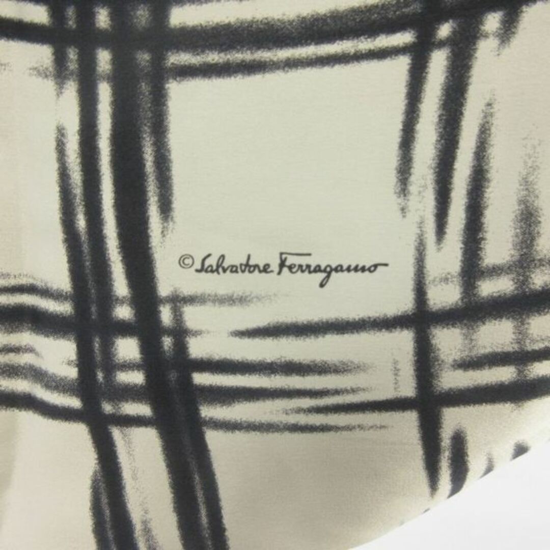 Salvatore Ferragamo(サルヴァトーレフェラガモ)のサルヴァトーレフェラガモ Ferragamo ストール シルク混 黒 STK レディースのファッション小物(ストール/パシュミナ)の商品写真