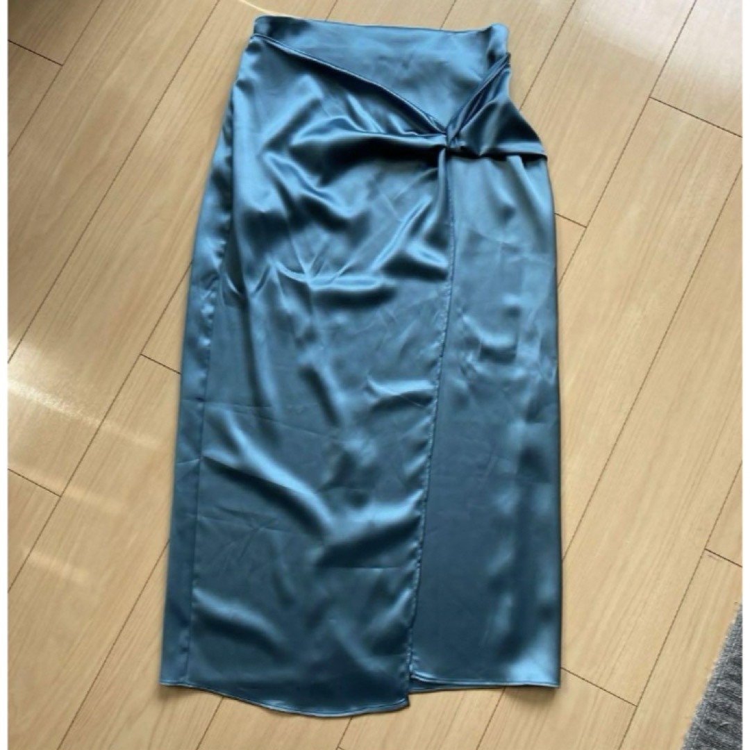 ZARA(ザラ)のZARA ノット付きサテン地スカート　XSサイズ レディースのスカート(ロングスカート)の商品写真