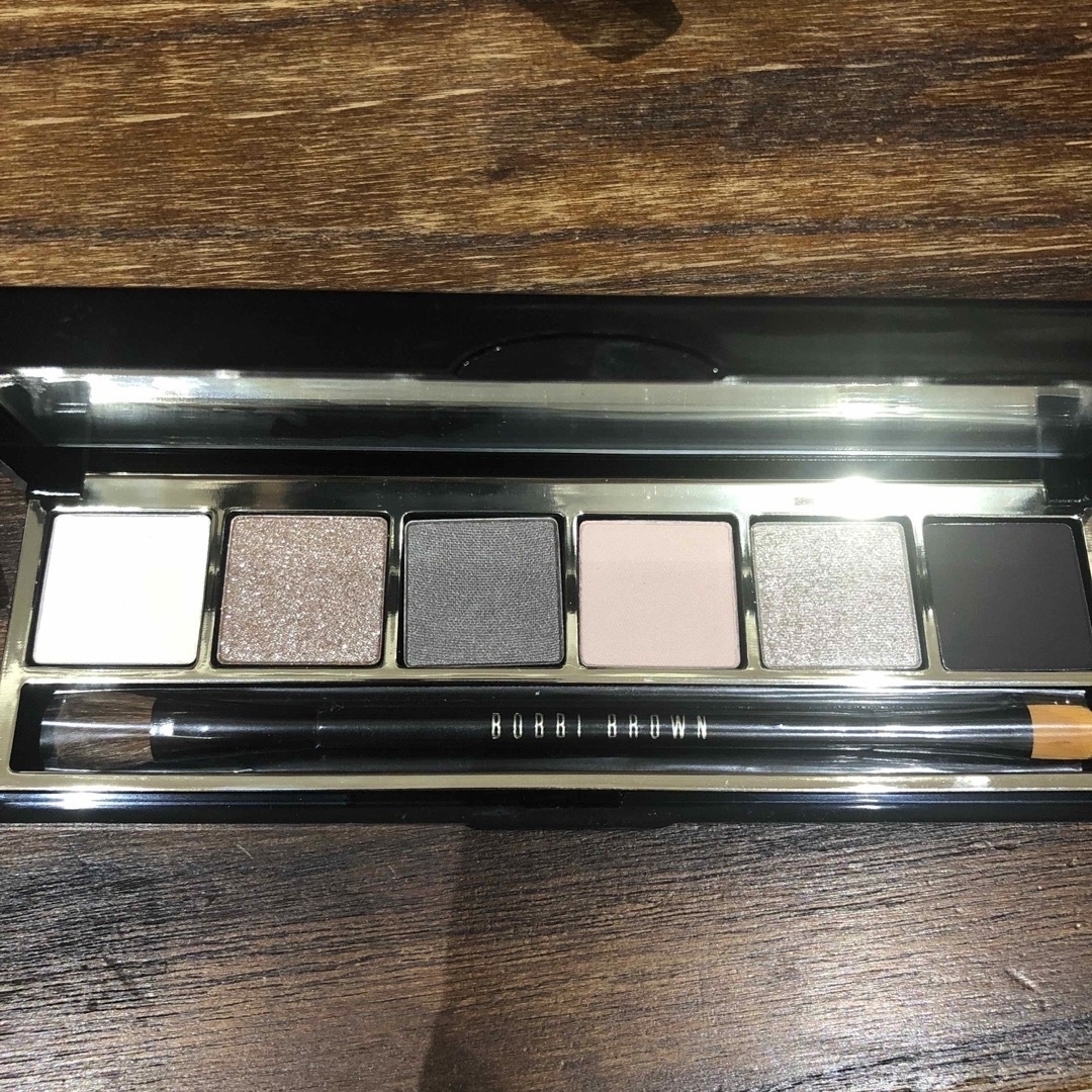 BOBBI BROWN(ボビイブラウン)の新品未使用　BOBBI BROWN  アイシャドウ コスメ/美容のベースメイク/化粧品(アイシャドウ)の商品写真