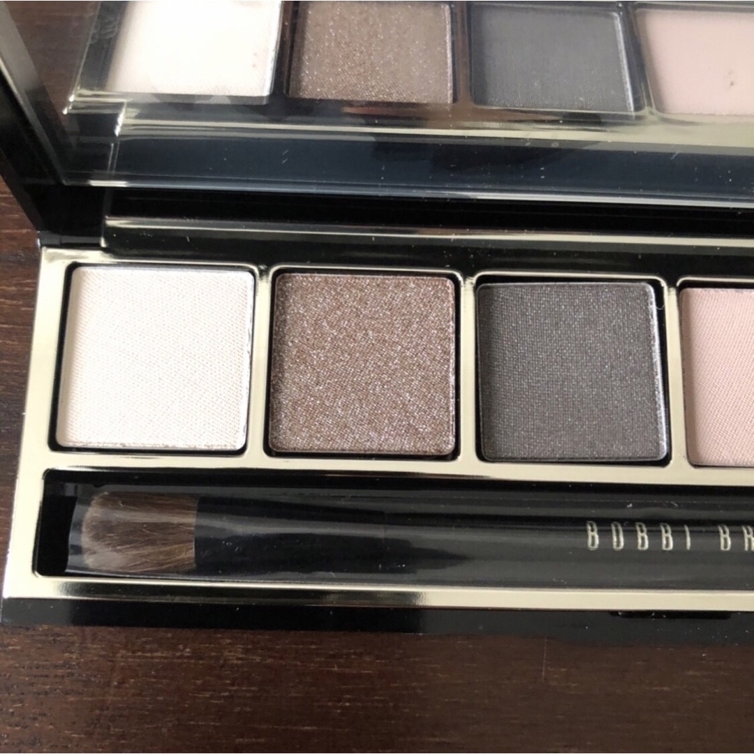 BOBBI BROWN(ボビイブラウン)の新品未使用　BOBBI BROWN  アイシャドウ コスメ/美容のベースメイク/化粧品(アイシャドウ)の商品写真