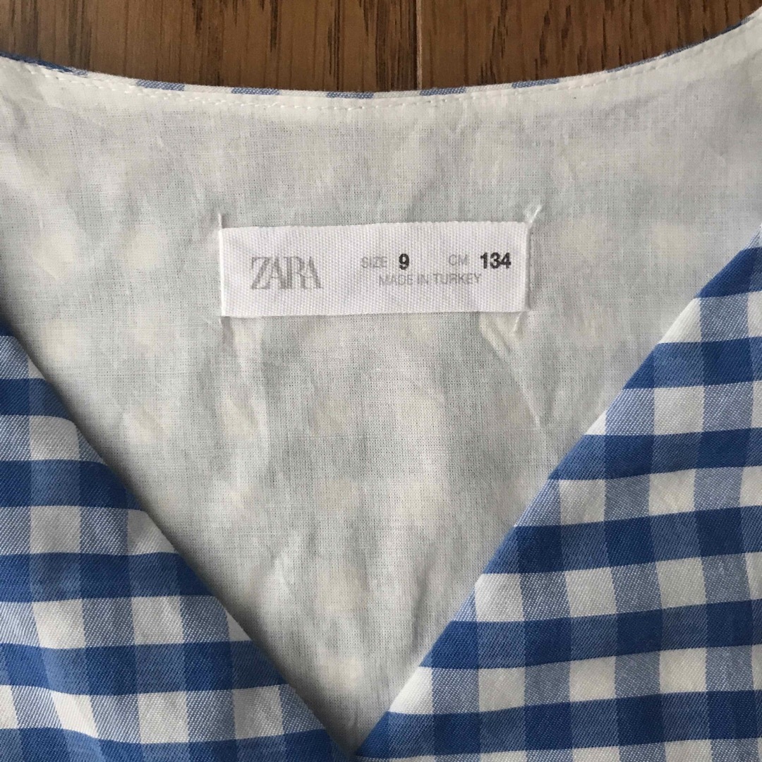 ZARA(ザラ)のザラ　キッズ　ギンガムチェック　ワンピース　ブルー　130 キッズ/ベビー/マタニティのキッズ服女の子用(90cm~)(ワンピース)の商品写真