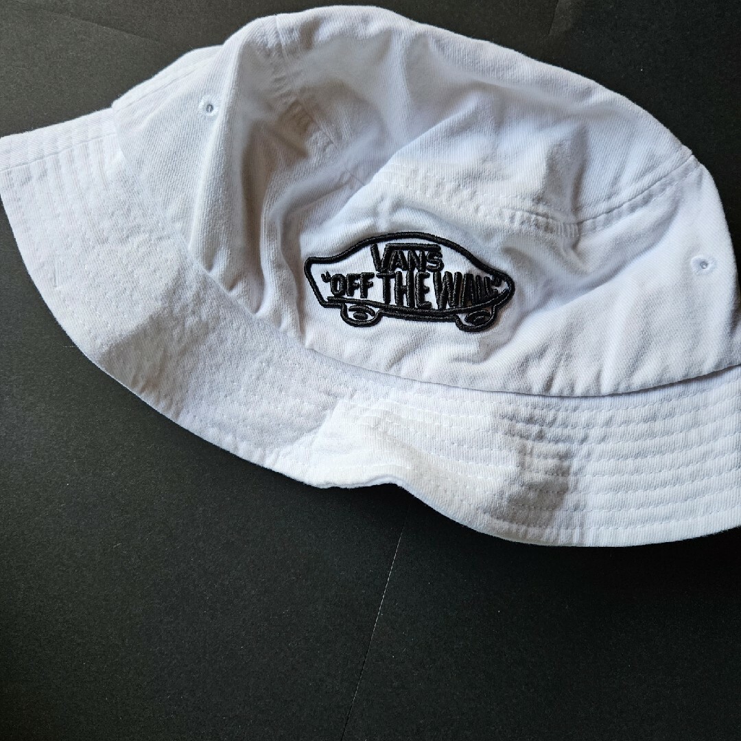 VANS(ヴァンズ)のバケハ　ホワイト　VANS レディースの帽子(ハット)の商品写真