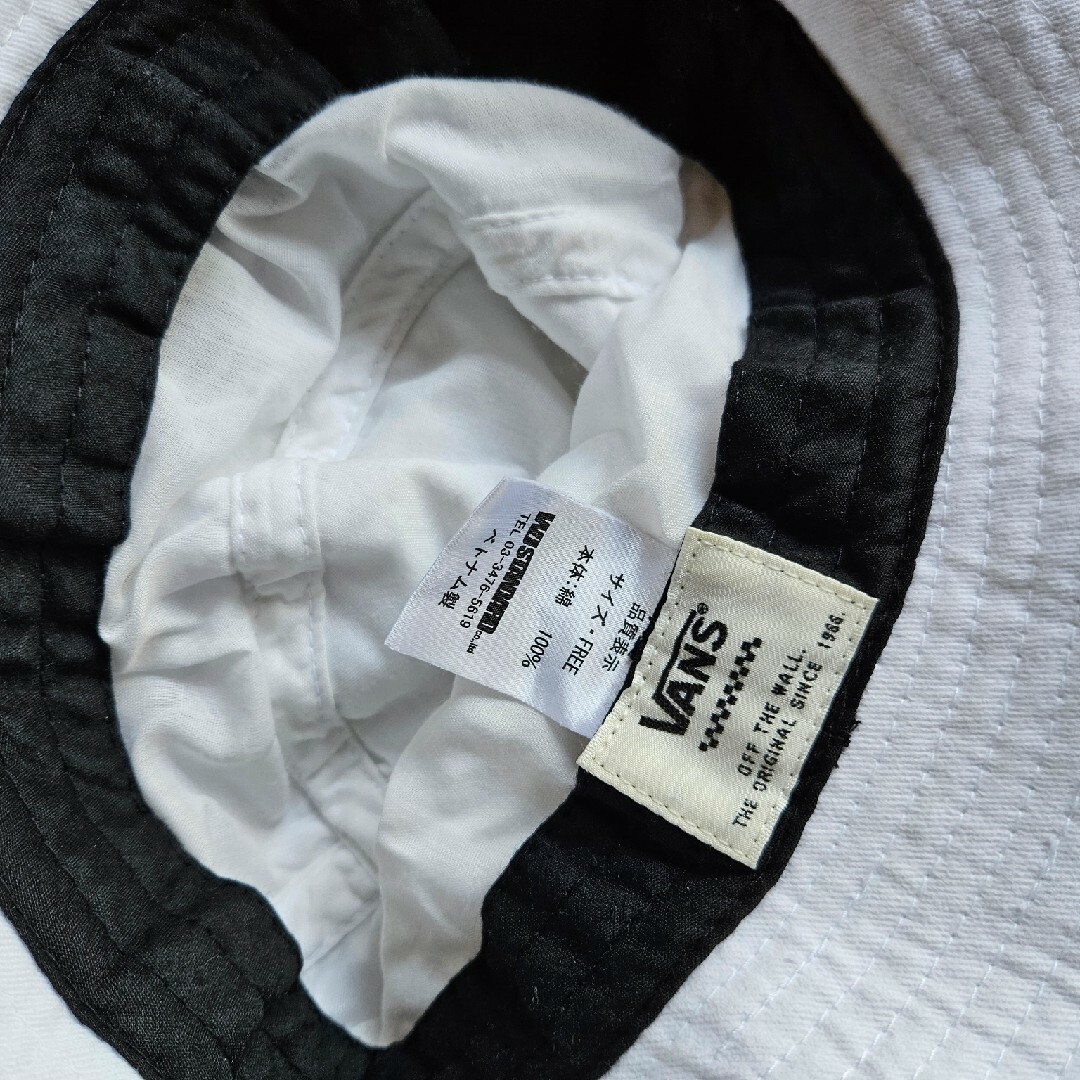 VANS(ヴァンズ)のバケハ　ホワイト　VANS レディースの帽子(ハット)の商品写真