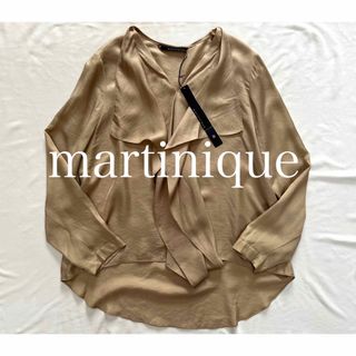 マルティニーク(martinique)の新品タグ付き☆martinique マルティニーク　ブラウス　ラッフル　V(シャツ/ブラウス(長袖/七分))