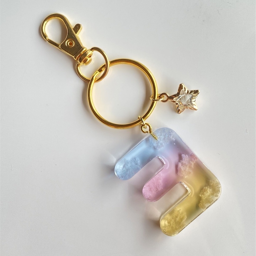 No.24&No.34 イニシャルキーホルダー　Ｅ ハンドメイドのアクセサリー(キーホルダー/ストラップ)の商品写真