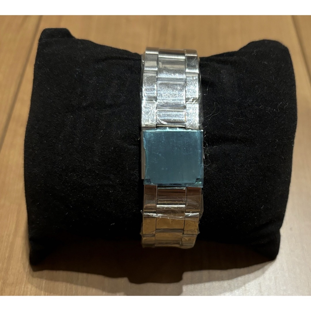 ONE PIECE(ワンピース)のワンピース　腕時計　シルバー メンズの時計(腕時計(アナログ))の商品写真
