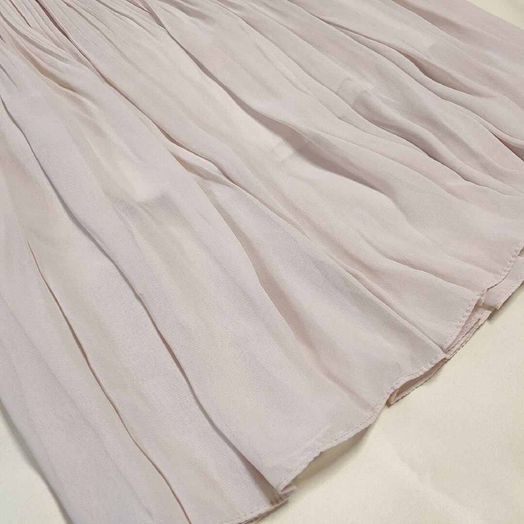 シアープリーツスカート ベージュ フェミニン　キレイめ　春 夏 レディースのスカート(ロングスカート)の商品写真
