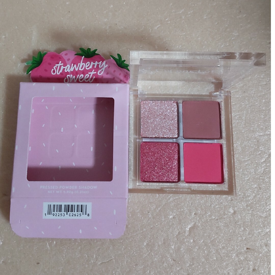 colourpop(カラーポップ)の【未使用※】カラーポップ　プレスドパウダーパレットStrawberry Swee コスメ/美容のベースメイク/化粧品(アイシャドウ)の商品写真