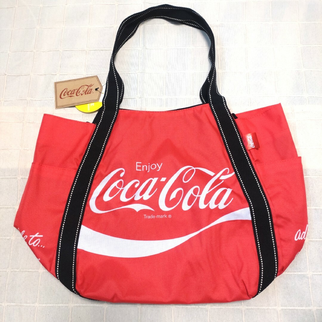 コカ・コーラ(コカコーラ)のコカコーラ バルーン型トートバッグ レッド 新品 タグ付き レディースのバッグ(トートバッグ)の商品写真
