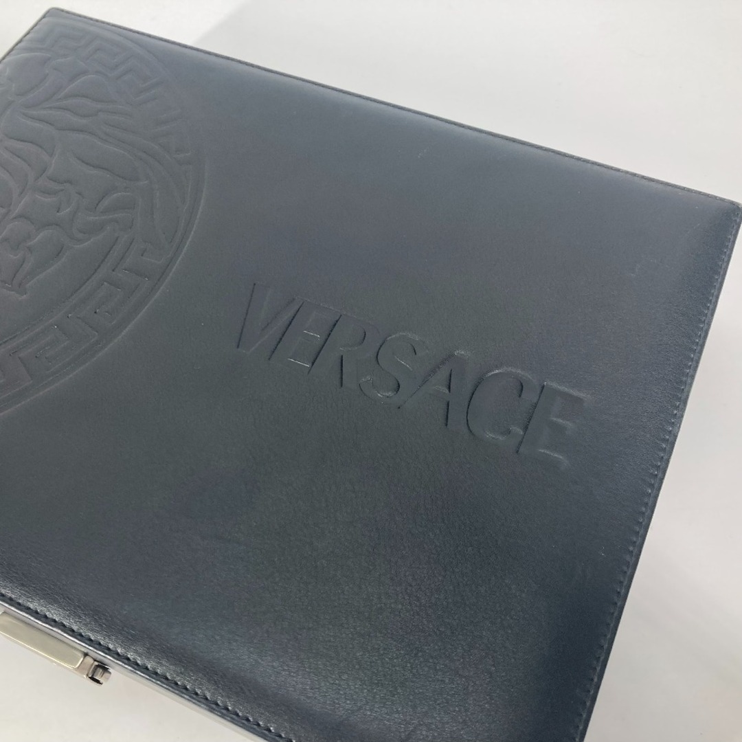 VERSACE(ヴェルサーチ)のヴェルサーチ VERSACE メデューサ 時計収納ケース バッグ アタッシュケース ボックス 時計ケース 小物入れ レザー ブラック インテリア/住まい/日用品のインテリア小物(小物入れ)の商品写真