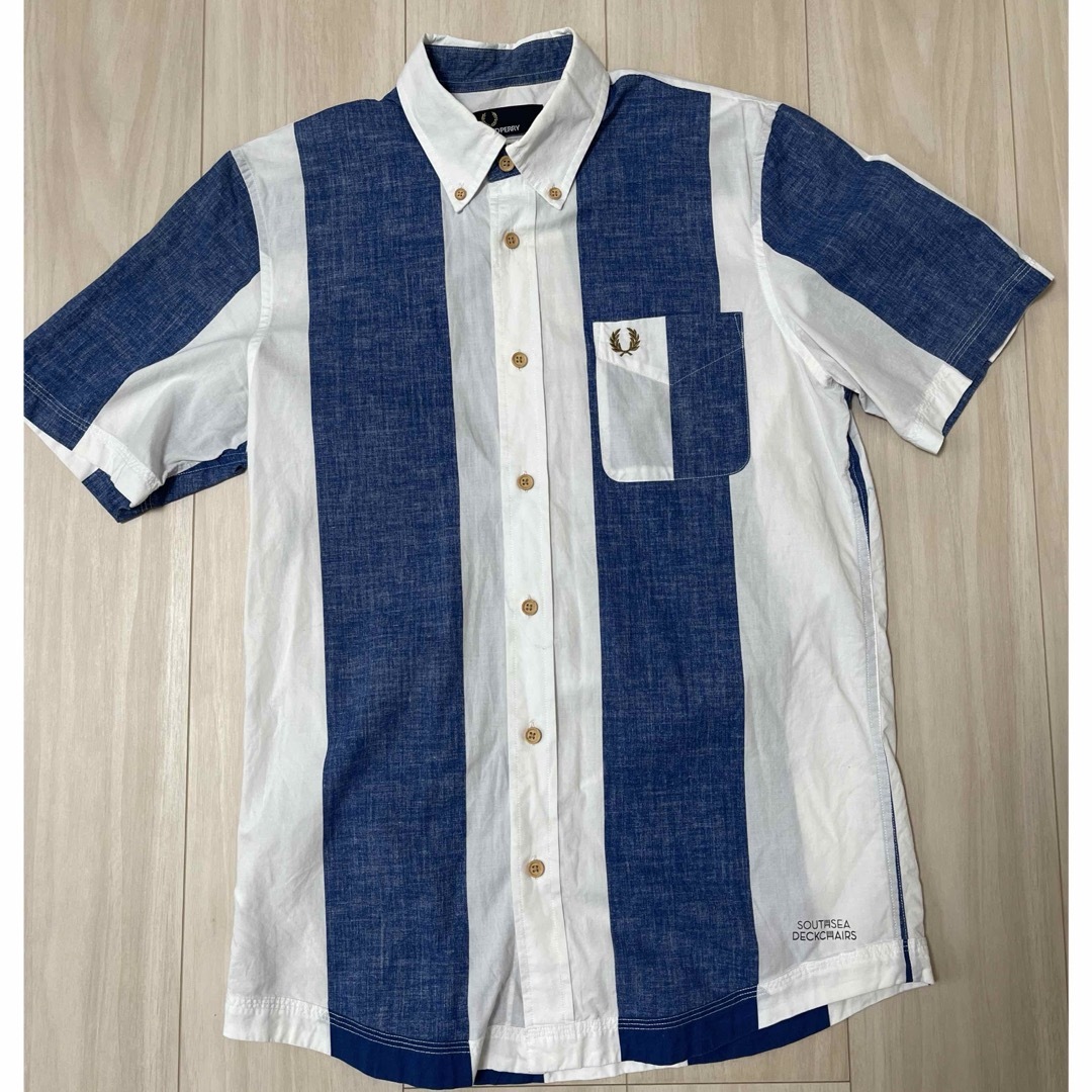 FRED PERRY(フレッドペリー)のFRED PERRYフレッドペリー 半袖シャツ ホワイト×ブルー メンズのトップス(Tシャツ/カットソー(半袖/袖なし))の商品写真