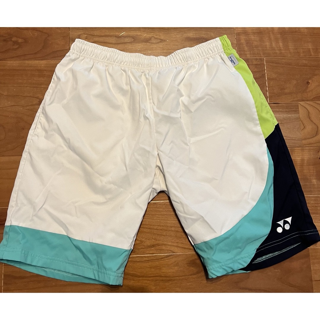 YONEX(ヨネックス)のヨネックス　ハーフパンツ　裏地付き　Mサイズ　美品　白　ホワイト スポーツ/アウトドアのテニス(ウェア)の商品写真