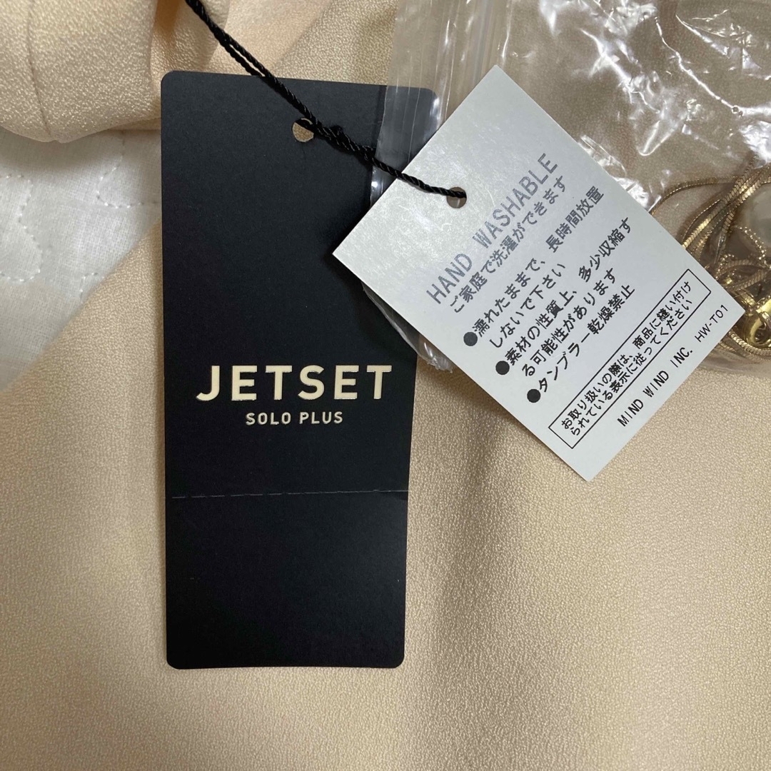 JETSET SOLO PLUS(ジェットセットソロプラス)の新品タグ付き JETSET SOLO PLUS ベージュ ブラウス ボリューム袖 レディースのトップス(シャツ/ブラウス(半袖/袖なし))の商品写真