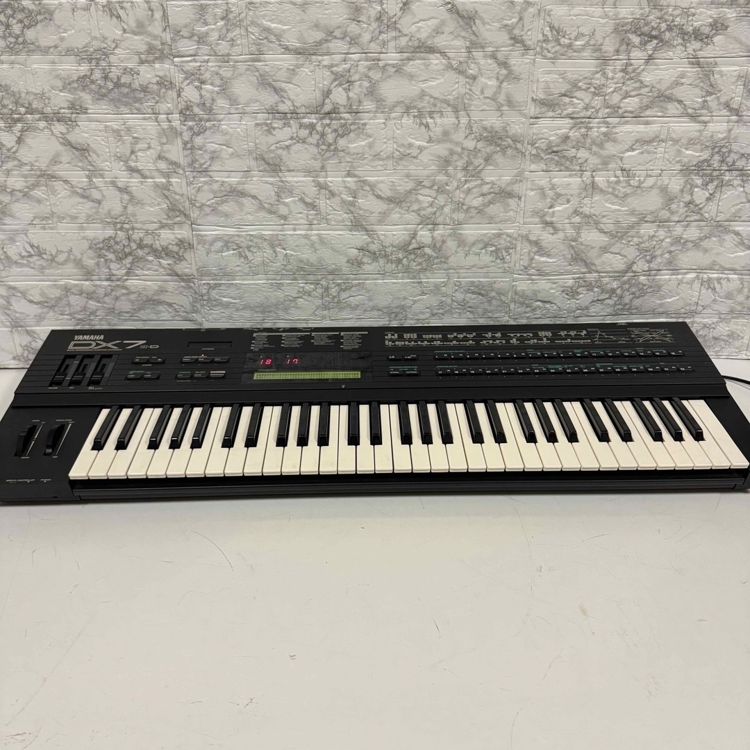 YAMAHA ヤマハ　シンセサイザー　DX7II-D DX7ⅡD  DX7 2D 楽器の鍵盤楽器(キーボード/シンセサイザー)の商品写真