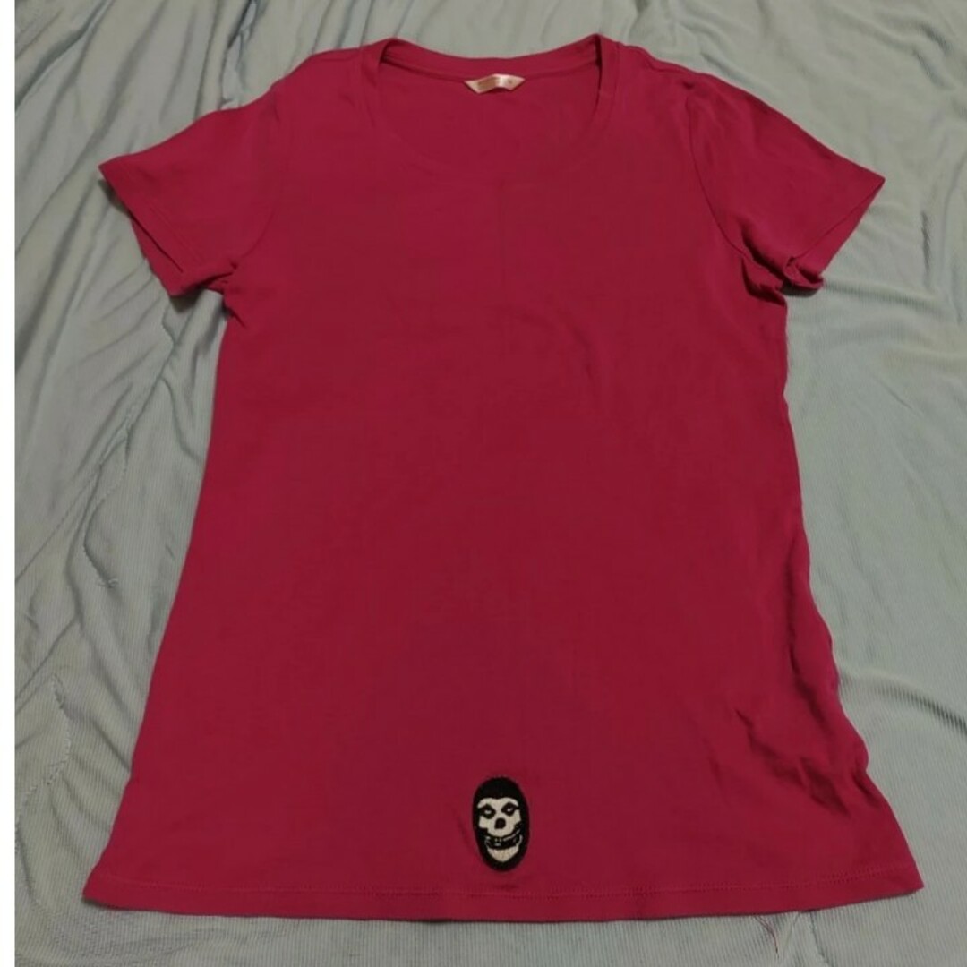 UNIQLO(ユニクロ)のユニクロ　UNIQLO　レディース　Tシャツ　ワッペン レディースのトップス(Tシャツ(半袖/袖なし))の商品写真