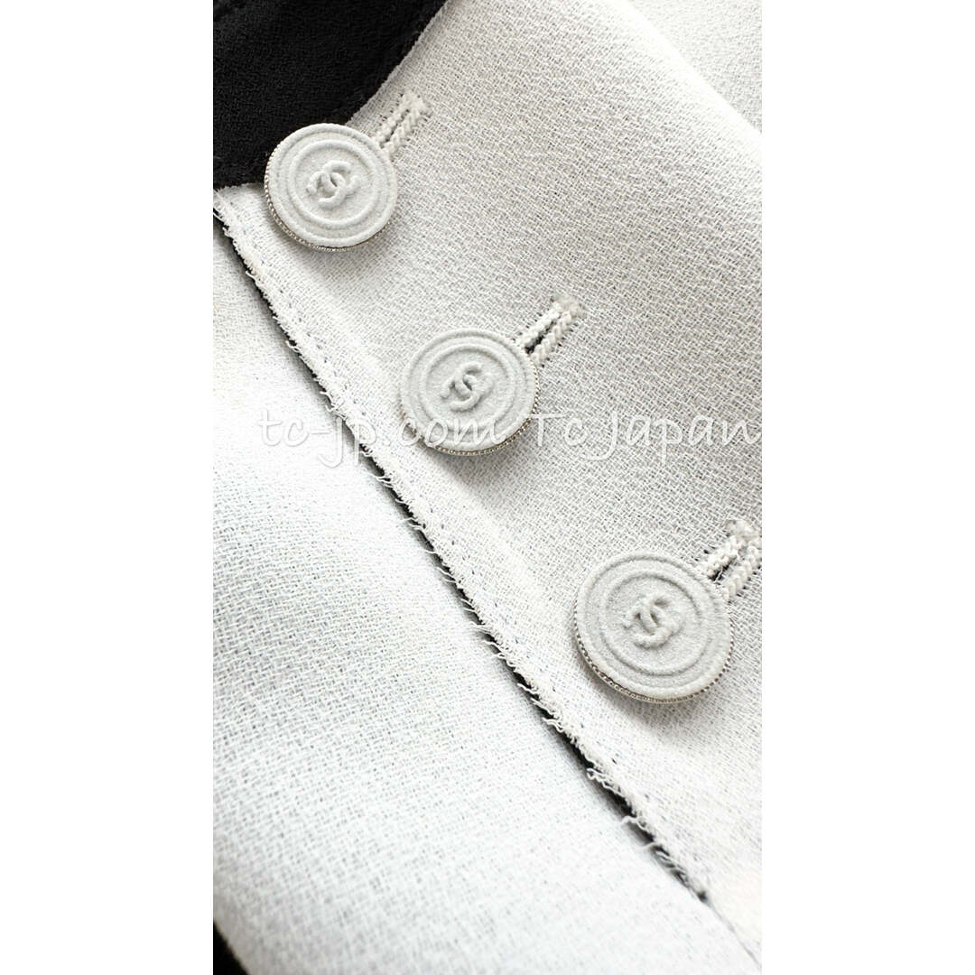 CHANEL(シャネル)のシャネル ジャケット CHANEL オフホワイト ブラック 超美品 34 36 レディースのジャケット/アウター(テーラードジャケット)の商品写真