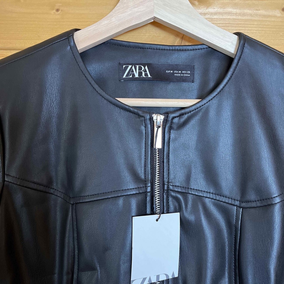 ZARA(ザラ)の●新品　ZARA シングル　フェイク　レザージャケット レディースのジャケット/アウター(ライダースジャケット)の商品写真