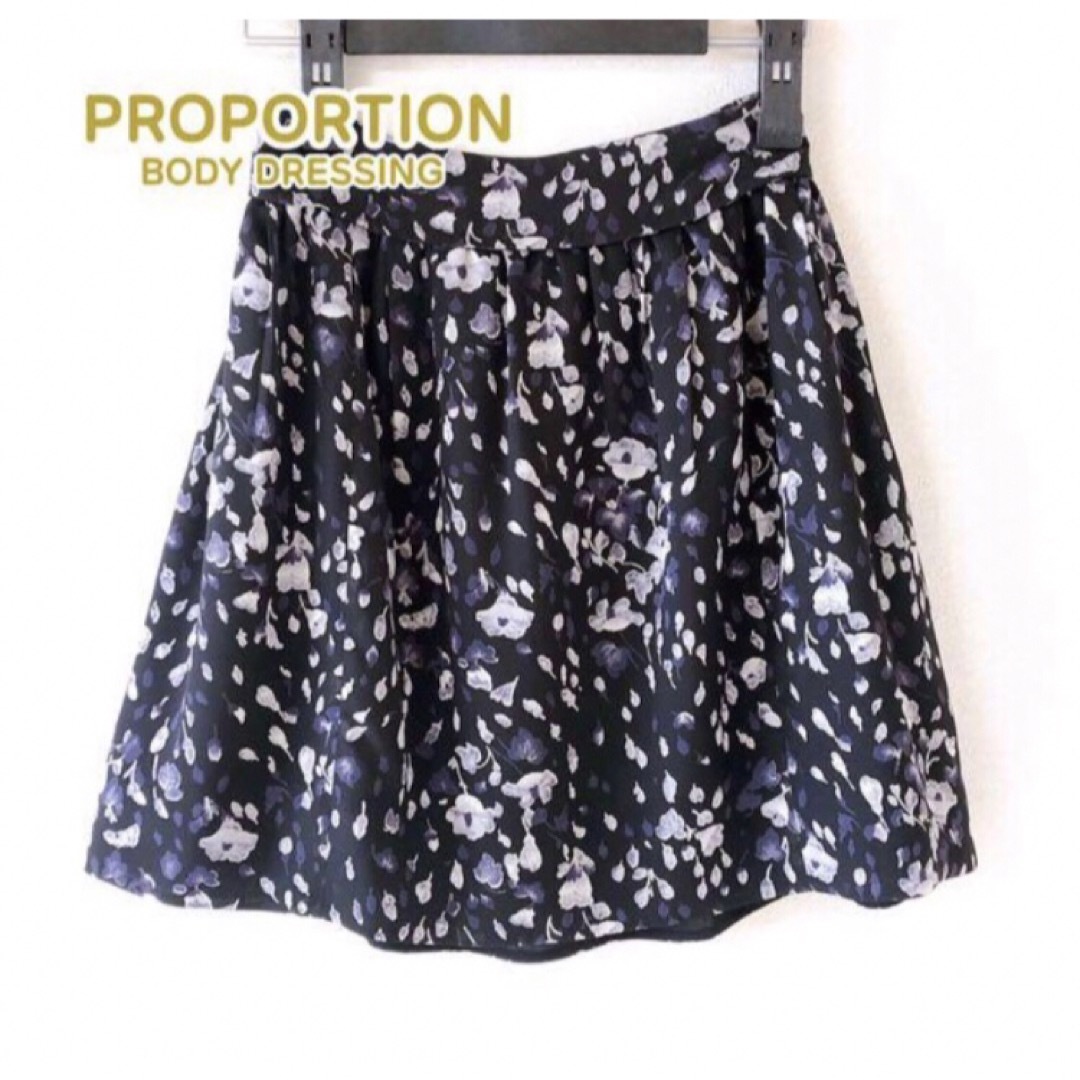 PROPORTION BODY DRESSING(プロポーションボディドレッシング)の【新品未使用】 プロポーション 花柄バルーンスカート ネイビー レディースのスカート(ミニスカート)の商品写真