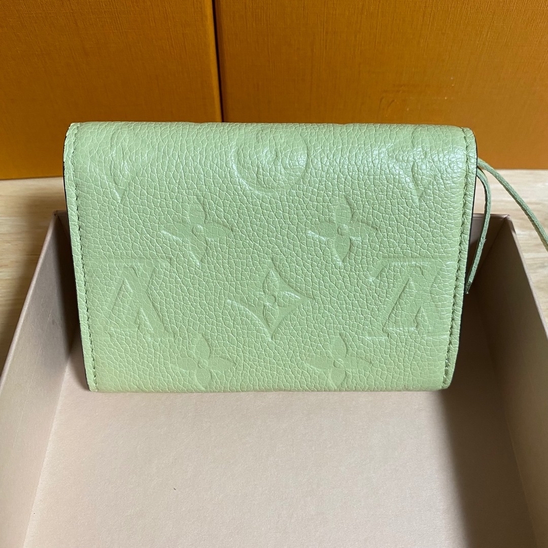 LOUIS VUITTON(ルイヴィトン)の箱付 ルイヴィトン カードケース ポルトモネ・ロザリ M82392  グリーン レディースのファッション小物(財布)の商品写真