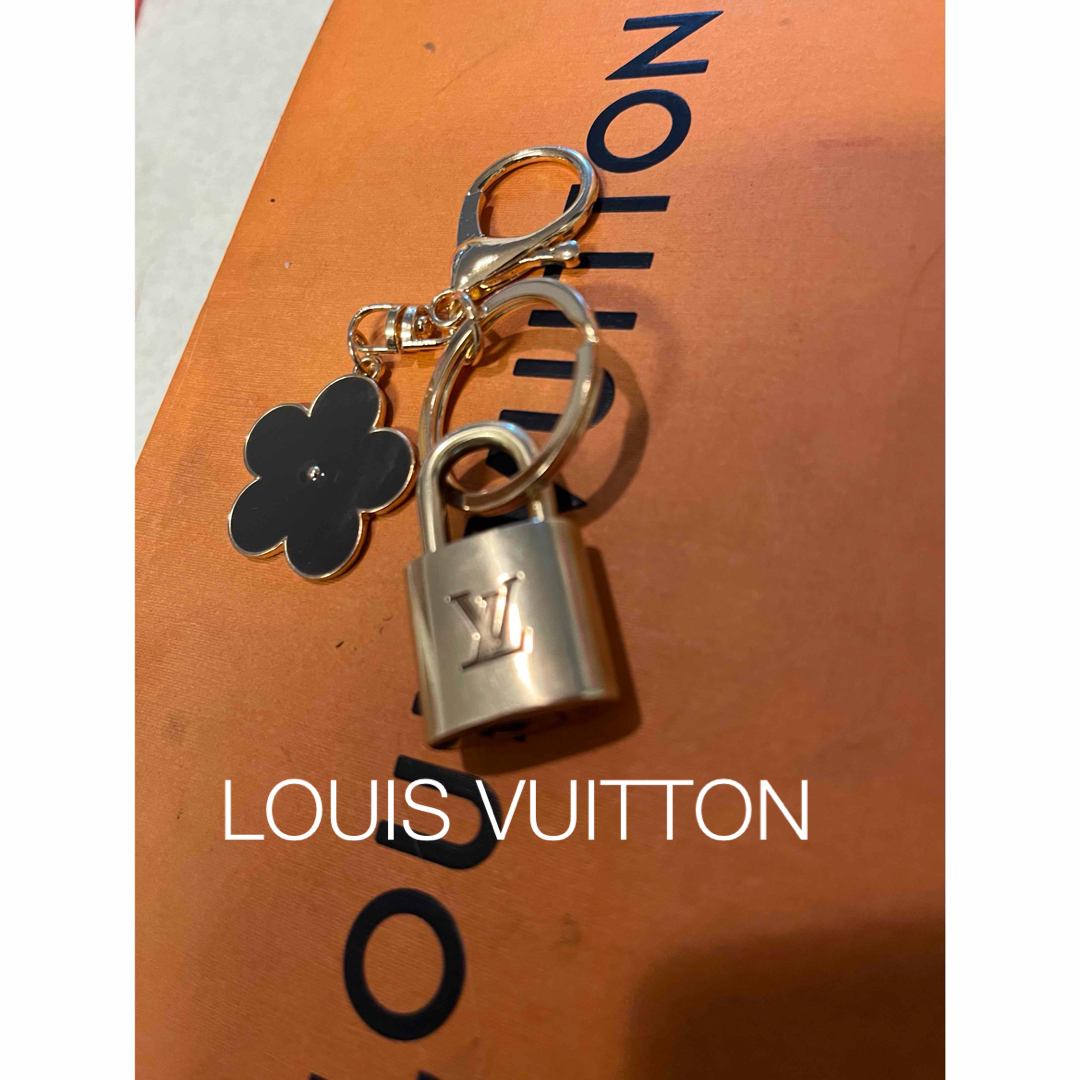 LOUIS VUITTON(ルイヴィトン)のルイヴィトン　カデナ　パドロック　キーホルダー　南京錠　キーホルダー部分新品 レディースのファッション小物(キーホルダー)の商品写真