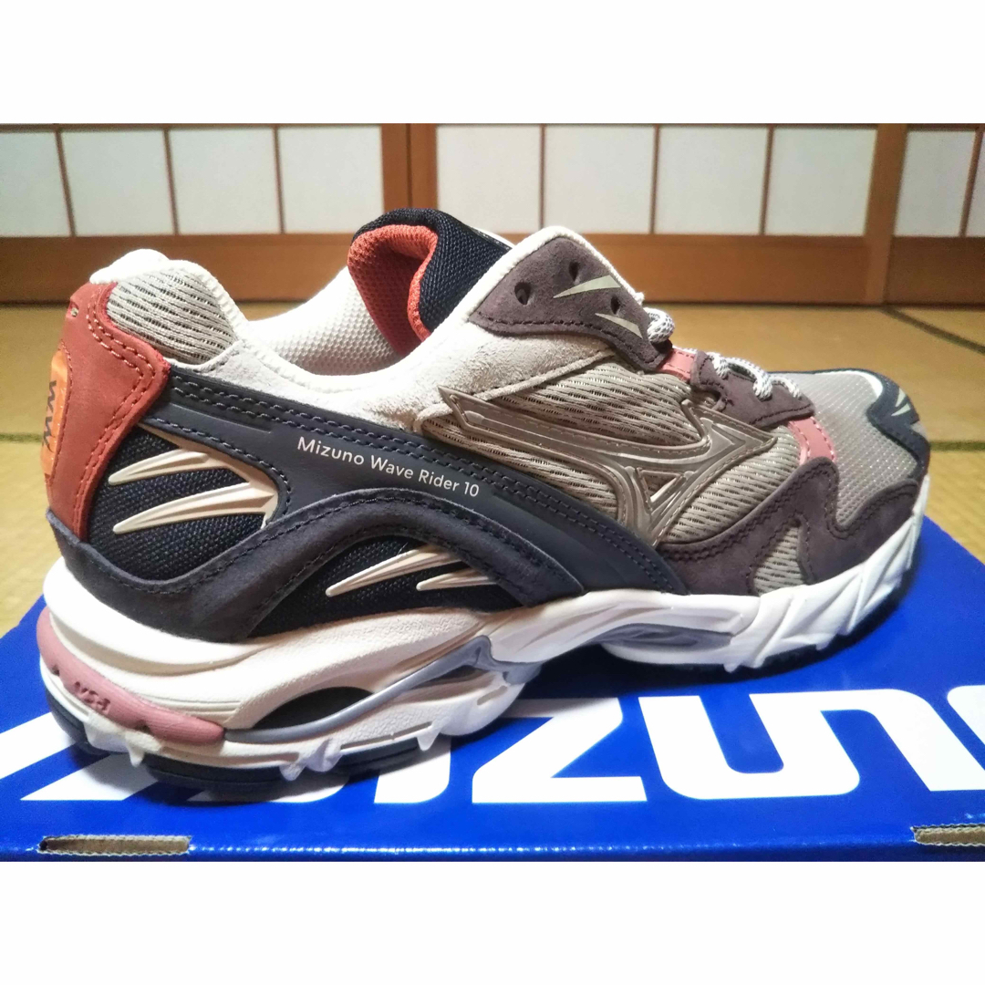 MIZUNO(ミズノ)のMIZUNO WAVE RIDER 10 WOOD WOOD BEIGE 25 メンズの靴/シューズ(スニーカー)の商品写真