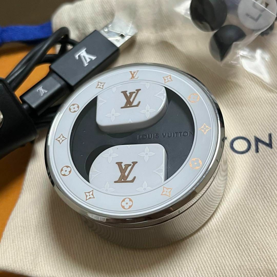 LOUIS VUITTON(ルイヴィトン)の［美品］ルイヴィトン　ホライゾン QAB020 モノグラム　ワイヤレスイヤホン スマホ/家電/カメラのオーディオ機器(ヘッドフォン/イヤフォン)の商品写真