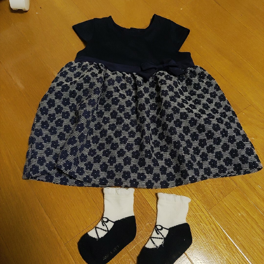 COMME CA ISM(コムサイズム)のCOMME CA FOSSETTE 　ワンピース　くつ下　2点セット キッズ/ベビー/マタニティのベビー服(~85cm)(ワンピース)の商品写真