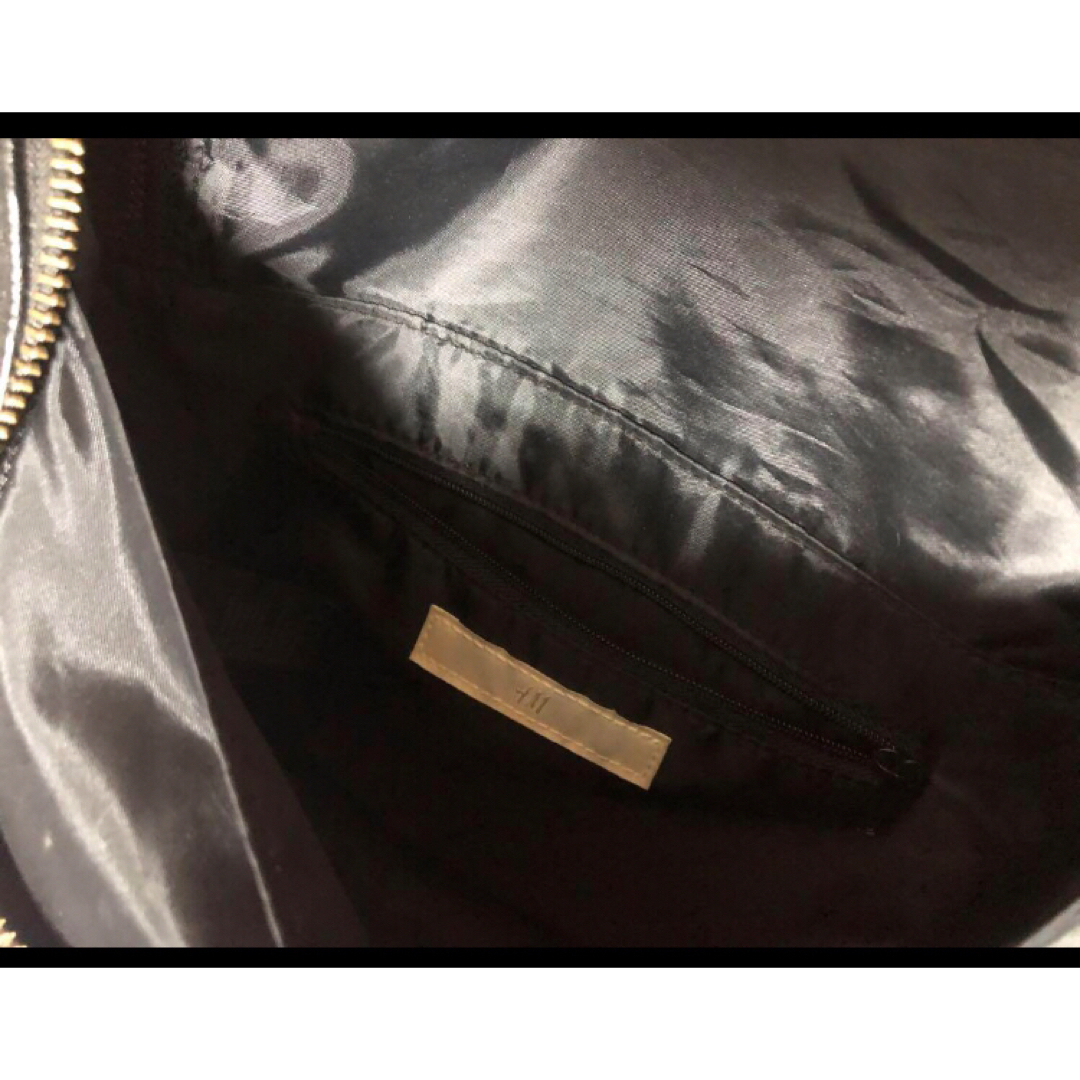 H&M(エイチアンドエム)のH&M レザー風ショルダーバック　ブラック レディースのバッグ(ショルダーバッグ)の商品写真