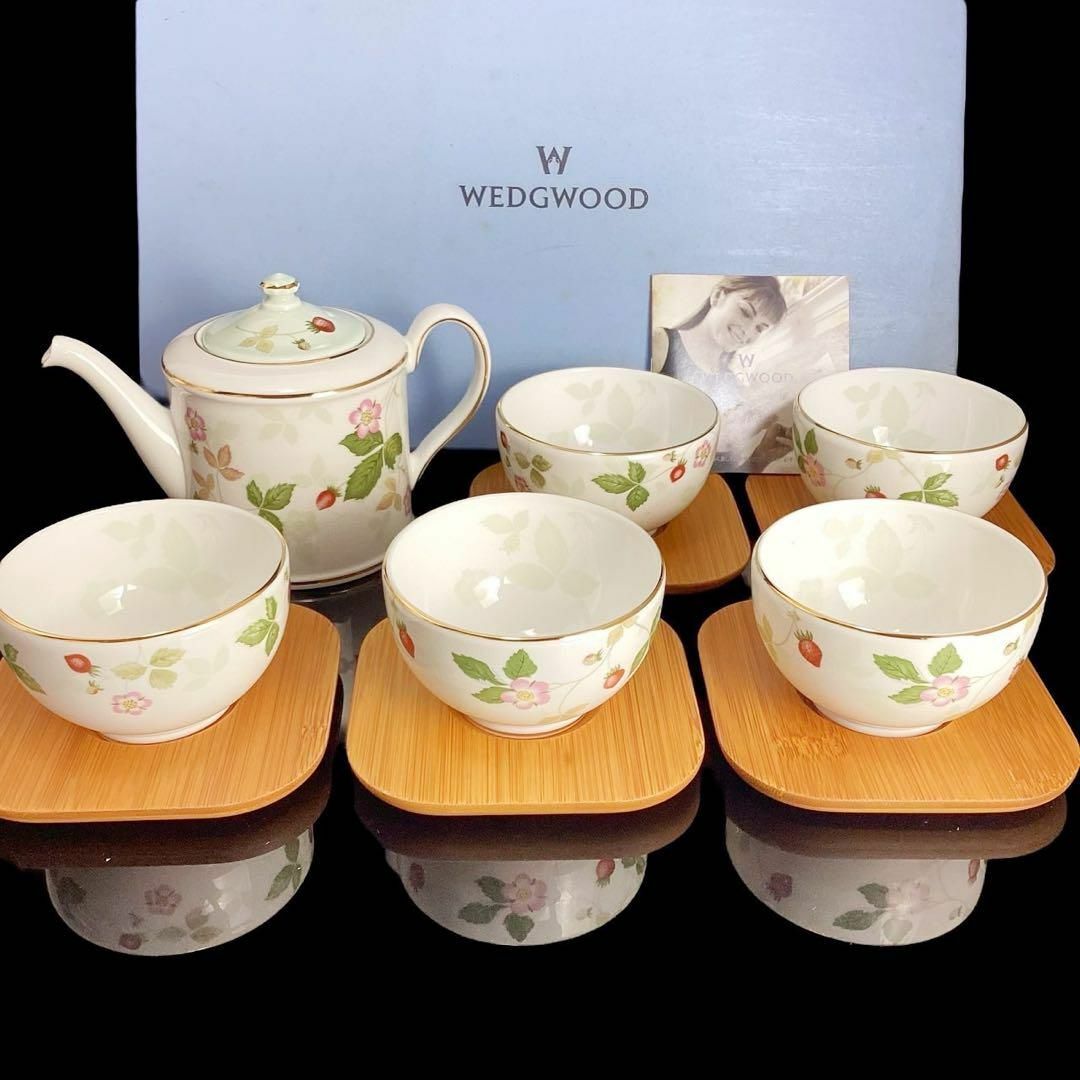 WEDGWOOD(ウェッジウッド)の★未使用★ワイルドストロベリー ジャパニーズティーカップ ポット 木製茶托 インテリア/住まい/日用品のキッチン/食器(グラス/カップ)の商品写真