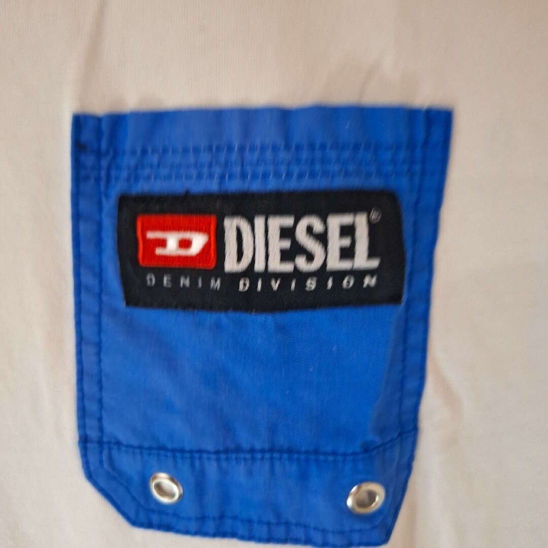 DIESEL(ディーゼル)のDIESEL　ディーゼル　ロゴワッペン付ポケットTシャツ　ホワイト　Sサイズ メンズのトップス(Tシャツ/カットソー(半袖/袖なし))の商品写真