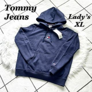 トミージーンズ(TOMMY JEANS)の新品 タグ付き トミージーンズ 裏起毛 パーカー フーディ レディース 紺 ロゴ(パーカー)