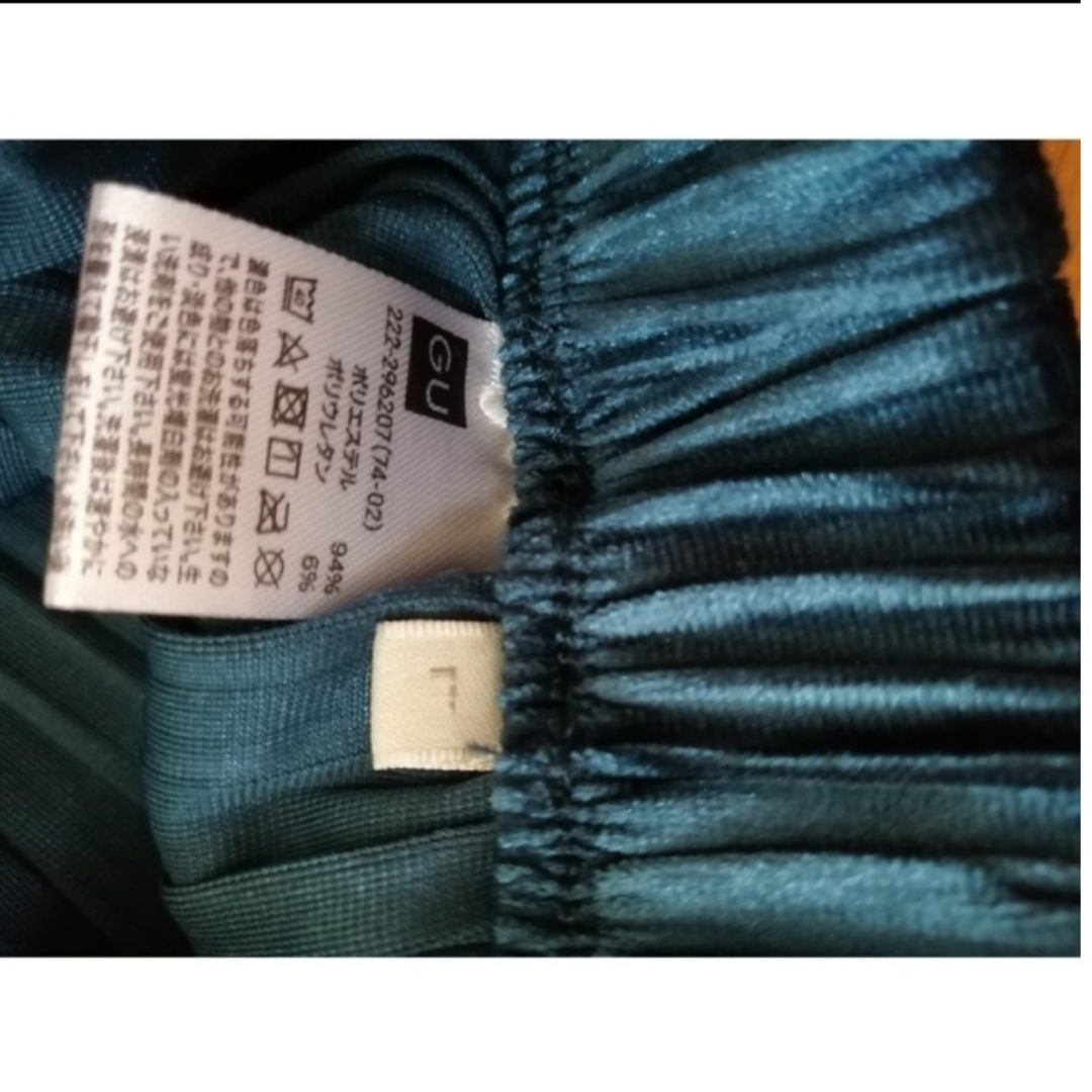 GU(ジーユー)の【新品未使用】GU　クラッシュベロアプリーツスカート　Lサイズ　gu　青　ブルー レディースのスカート(ロングスカート)の商品写真