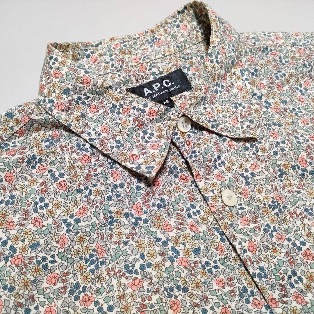 A.P.C(アーペーセー)のA.P.C アーペーセー 花柄シャツ M メンズ 半袖 コットン100% 総柄 メンズのトップス(Tシャツ/カットソー(半袖/袖なし))の商品写真